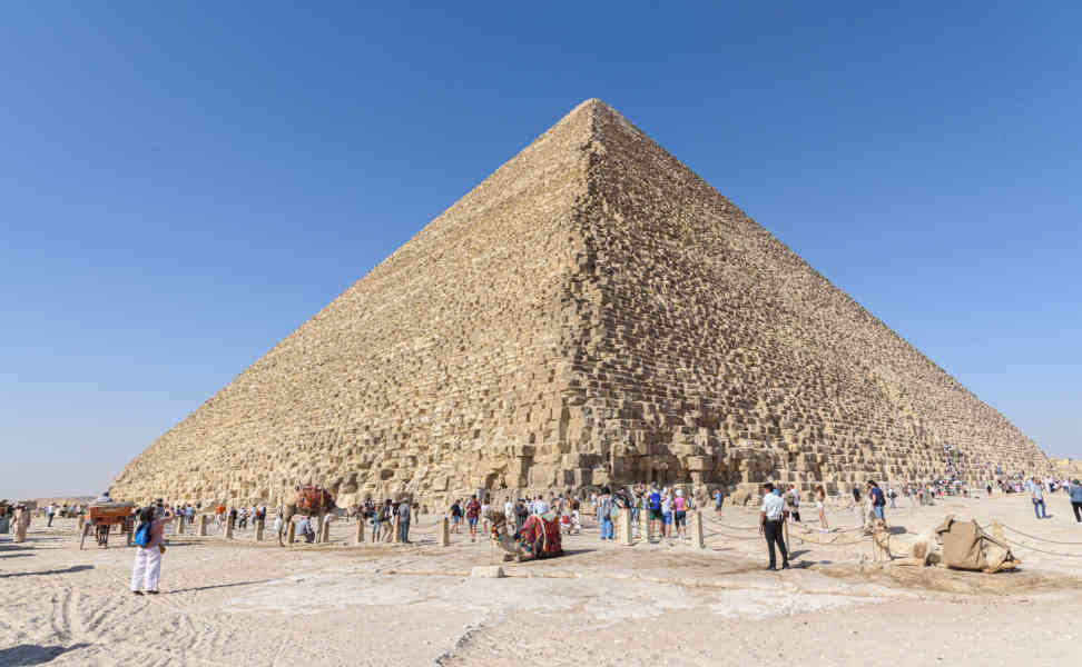 Egipto 006 - necrópolis de El Giza - pirámide de Keops.jpg